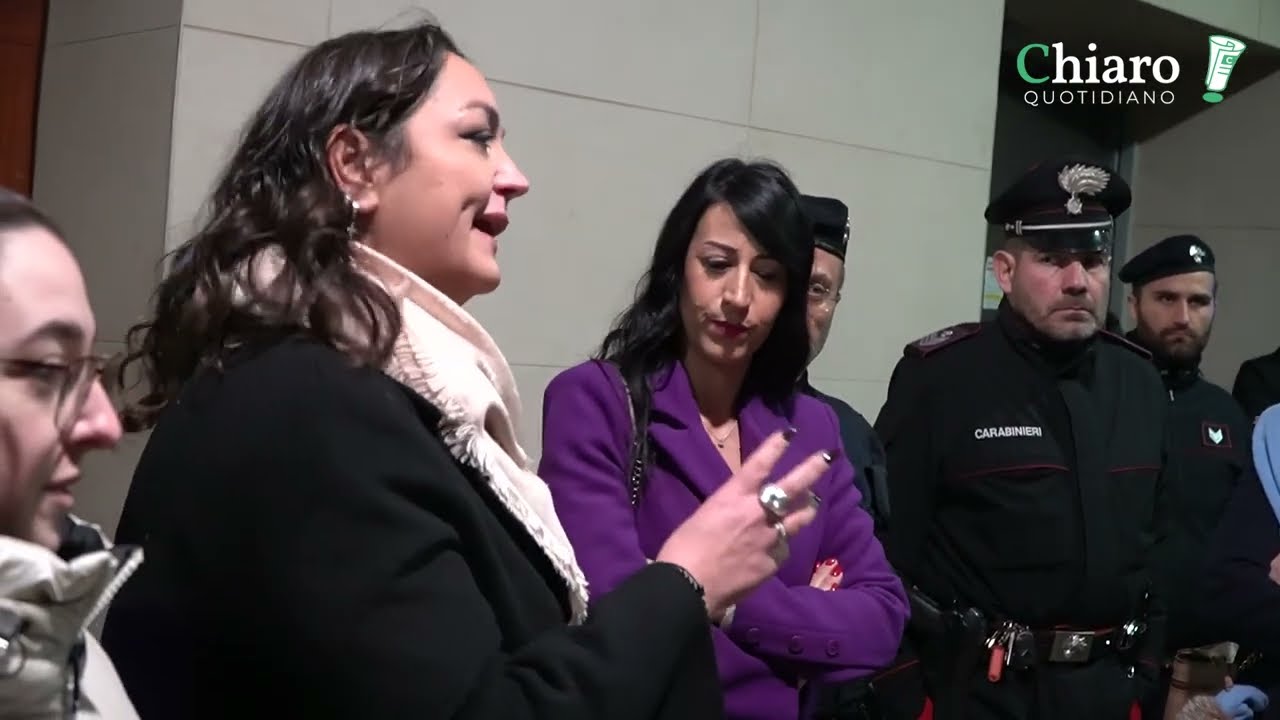 San Salvo-Pro Vasto, i tifosi di casa restano fuori ed esplode la protesta sotto il Comune