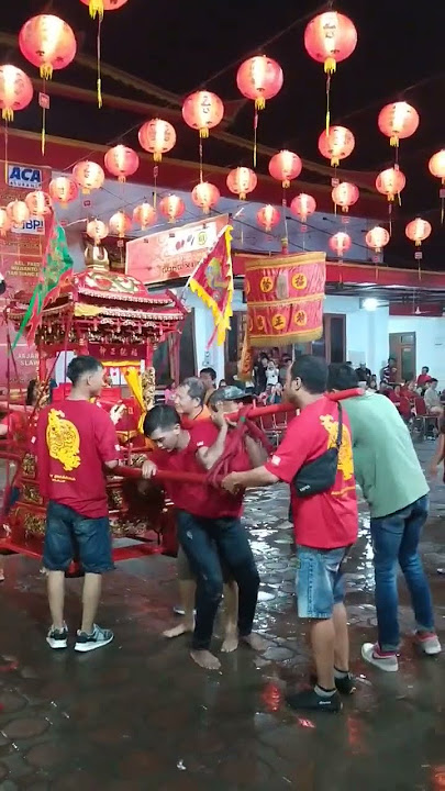 Download lagu VIRAL SOSOK WANITA BERWUJUD PRIA‼️Gotong Toa Pe Kong Slawi 2024 #shorts  #imlek #capgomeh2024