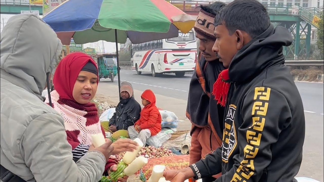 মহিলা ভোটঘর বাজারে মুলা কিনতে গেছে অতঃপর দোকানদারের সাথে যা ঘটলো