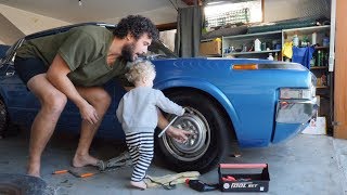 HOW TO TEACH A BABY (AND YOU) TO CHANGE A TYRE