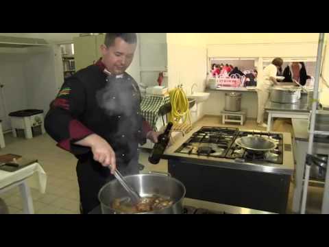 Videó: Hogyan Főzzünk Csirkét Zsemlemorzsában