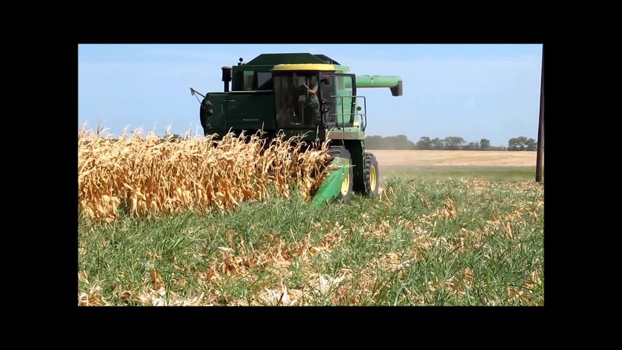 John Deere Combine >> 8820 John Deere Harvesting Texas Corn - YouTube John Deere Combine >> 8820 John Deere Harvesting Texas Corn - YouTube
