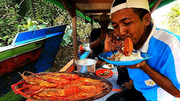 Masak udang goreng sambal geprek di perahu setelah diguyur hujan deras saat mancing di sungai