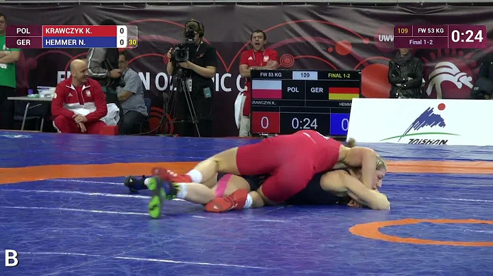 GOLD FW - 53 kg: K. KRAWCZYK (POL) df. N. HEMMER (...