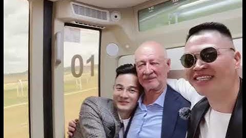 Cổ đông uST cùng Ngài Unitsky đi trên con tàu tại Belarus