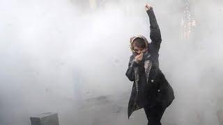 イラン反政府デモ　人々は何に抗議しているのか