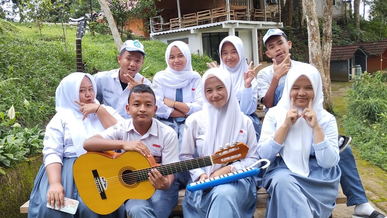 MUSIKALISASI PUISI - Banda Neira 