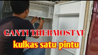 How to replace the thermostat of a 1-door refrigerator