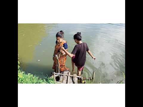 ভিডিও: গর্ভবতী ইভা হার্জিগোভা পুকুরে নগ্ন অভিনয় করেছিলেন