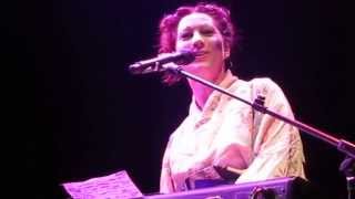 Amanda Palmer sings 'Dear Daily Mail'