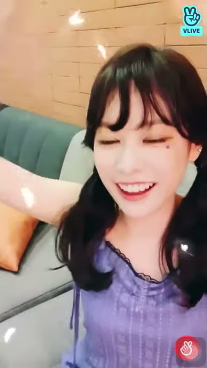 2020.09.05 Cherry Bullet (체리블렛) BORA V|1ve #JungYongHwa just came to Say Hello and Encourage