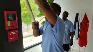 Here’s How Professionals Clean Windows!