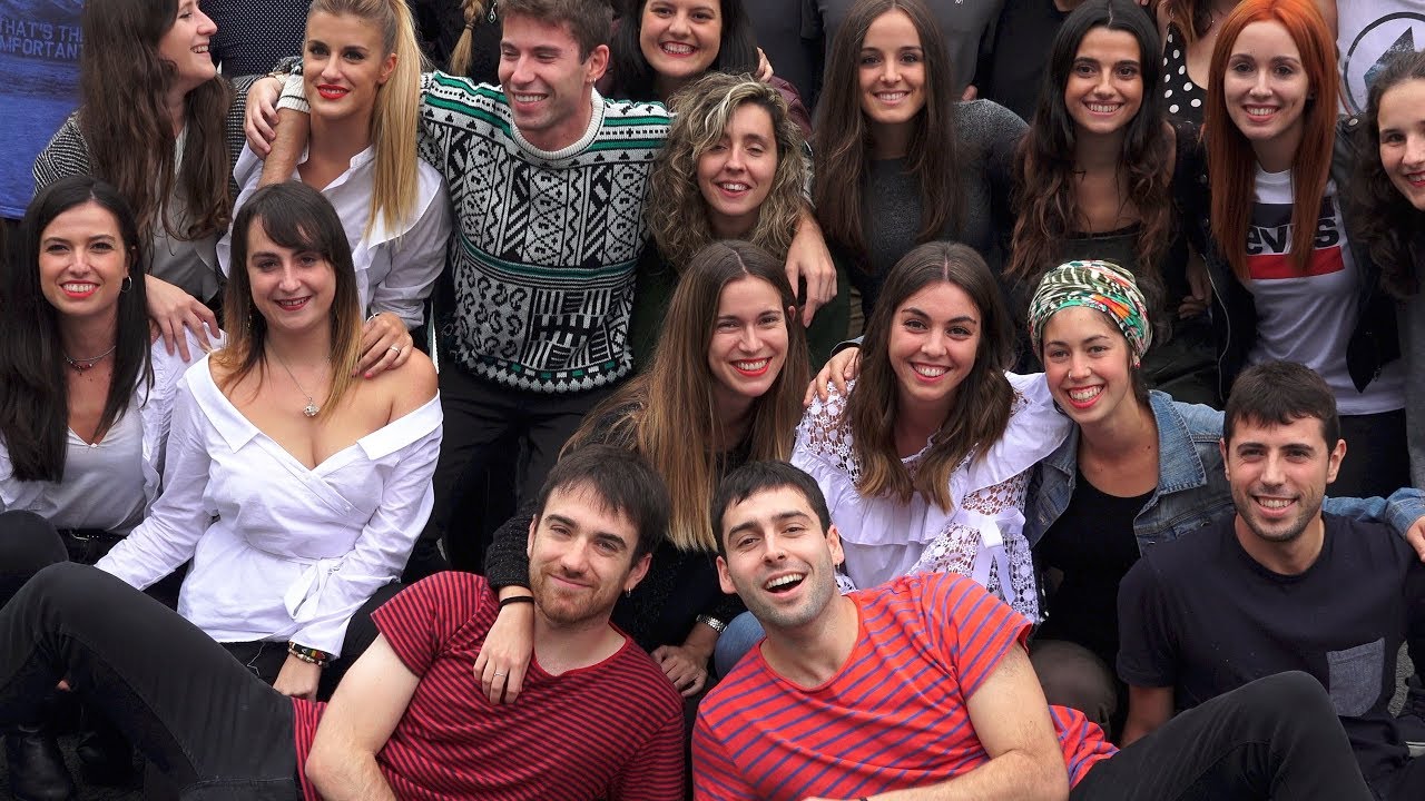 Ikastolaren bazkarian taldeen argazkia. 2017 iraila