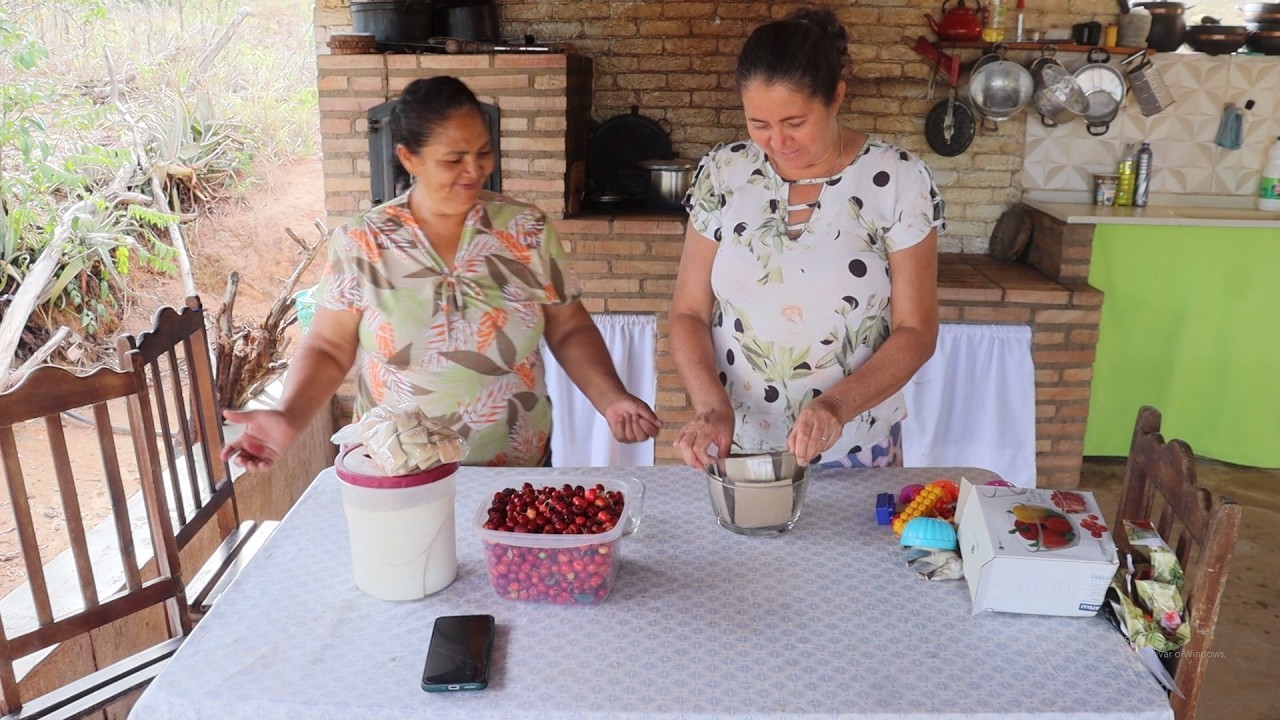 RECEBENDO MINHA AMIGA, OBRIGADA PELO CARINHO.