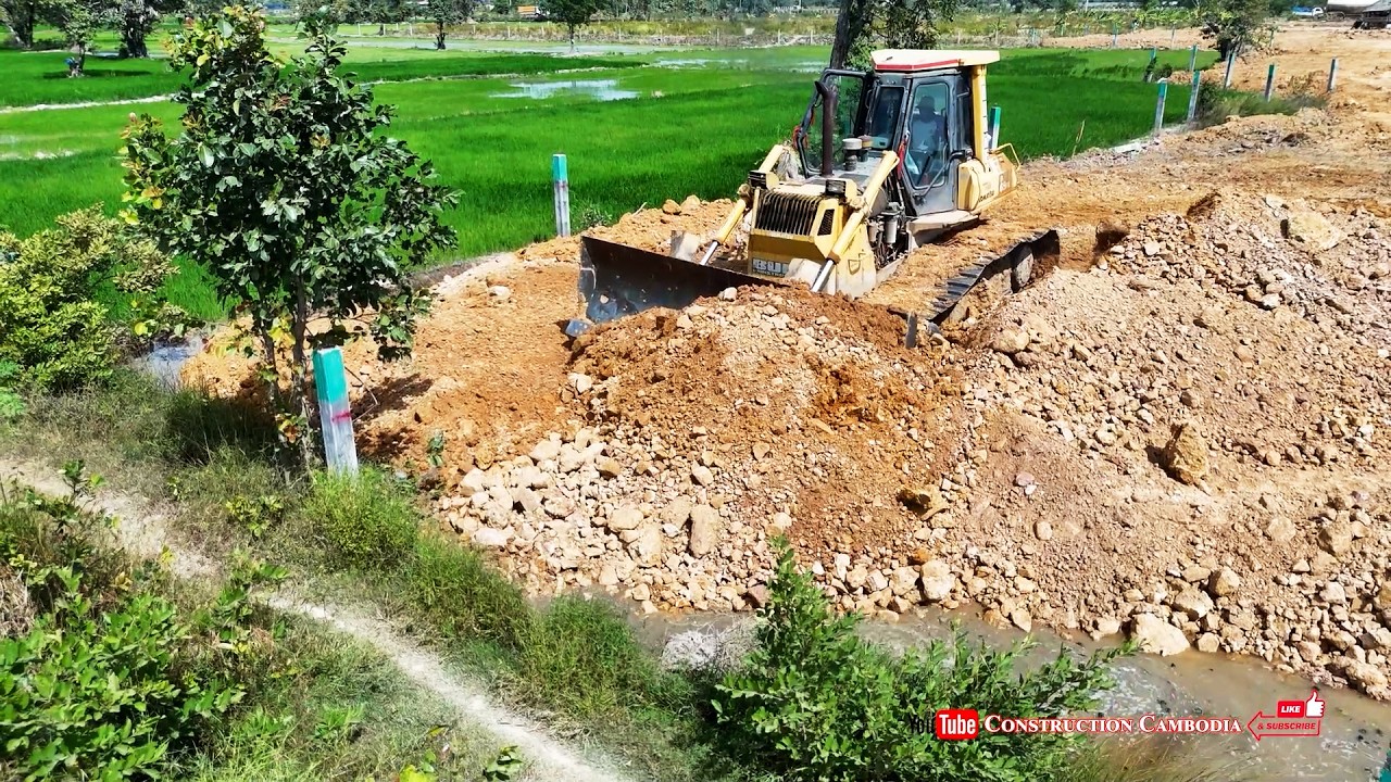Impressive Heavy Equipment Work!! Komatsu Bulldozer & 25-Ton Dump Trucks Finish Land Filling