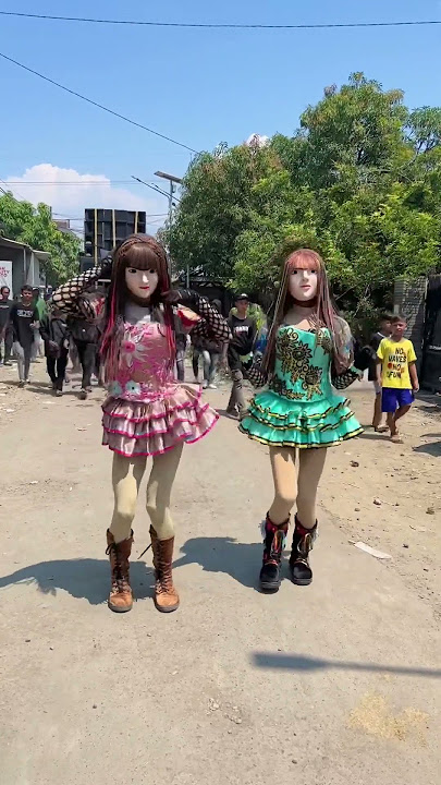 Duet RIKA dan MORENO dikeroyok rombongan joget