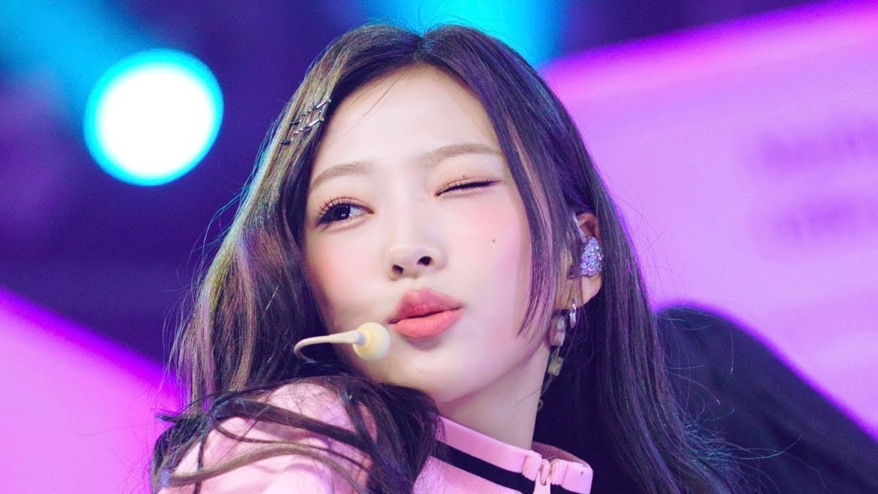 세상을 뒤로 미는 중