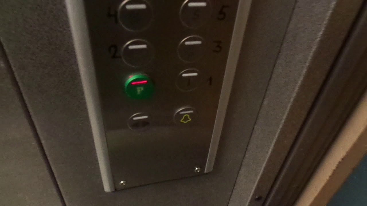 Old 1970 KONE (Mb KONE Delta 2002) Traction Elevator @ Pihtikatu 6, Liipalo, Lahti, Finland