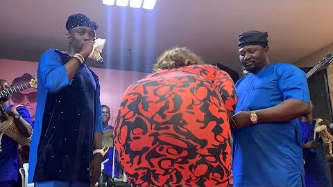 PASUMA FREAKED BY OLAYINKA SOLOMON ON STAGE AT JIGAN BABA OJA 40TH BIRTHDAY