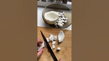 Как ОТКРЫТЬ кокос легко и КАК ПРИГОТОВИТЬ кокосовое молоко и СТРУЖКУ
