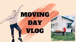 MOVING DAY VLOG| The Foxes Den / Moving into a really small space! Moving back home to SAVE MONEY!