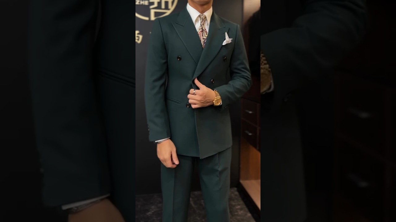 Upgrade your wardrobe with this stunning green double-breasted suit! 