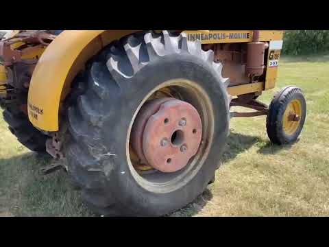 1966 Minneapolis-Moline G705 Tractor