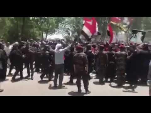 معترضین خشمگین عراقی خانه فرماندار مزدور نجف را به آتش کشیدند