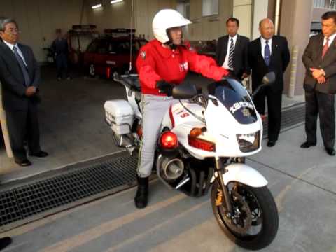 違反を取り締まるのではなく 命を救う白バイとは 動画 Clicccar Com