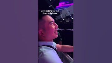 Twice Tzuyu 😍| Cutie getting her plushie from Lucky Once in Toronto