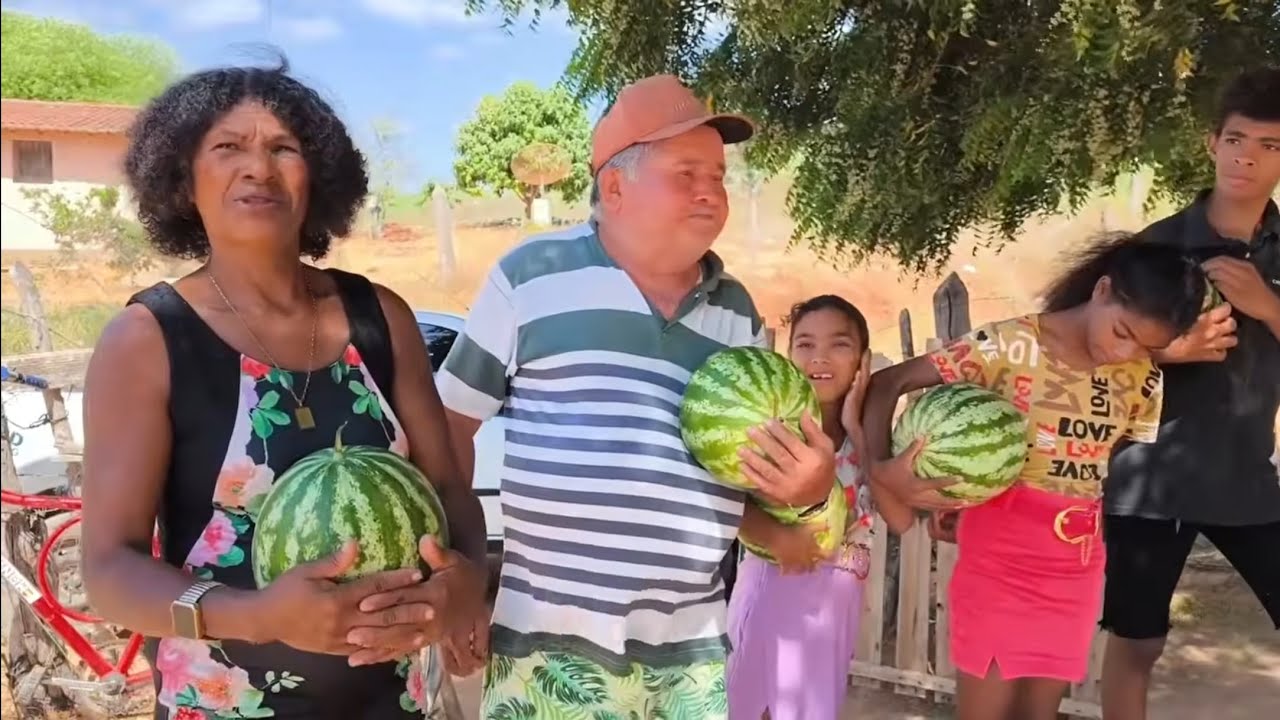 DONA KINOR E FAMÍLIA RECORDANDO A SUA MOCIDADE NO SERTÃO PERNAMBUCANO.