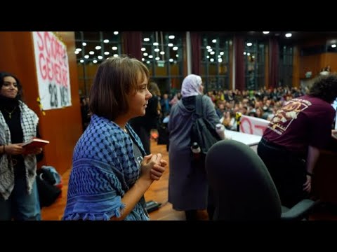 Greta Thunberg All Università Di Verona L Attivista Fa Cori Per La Palestina Con Gli Studenti