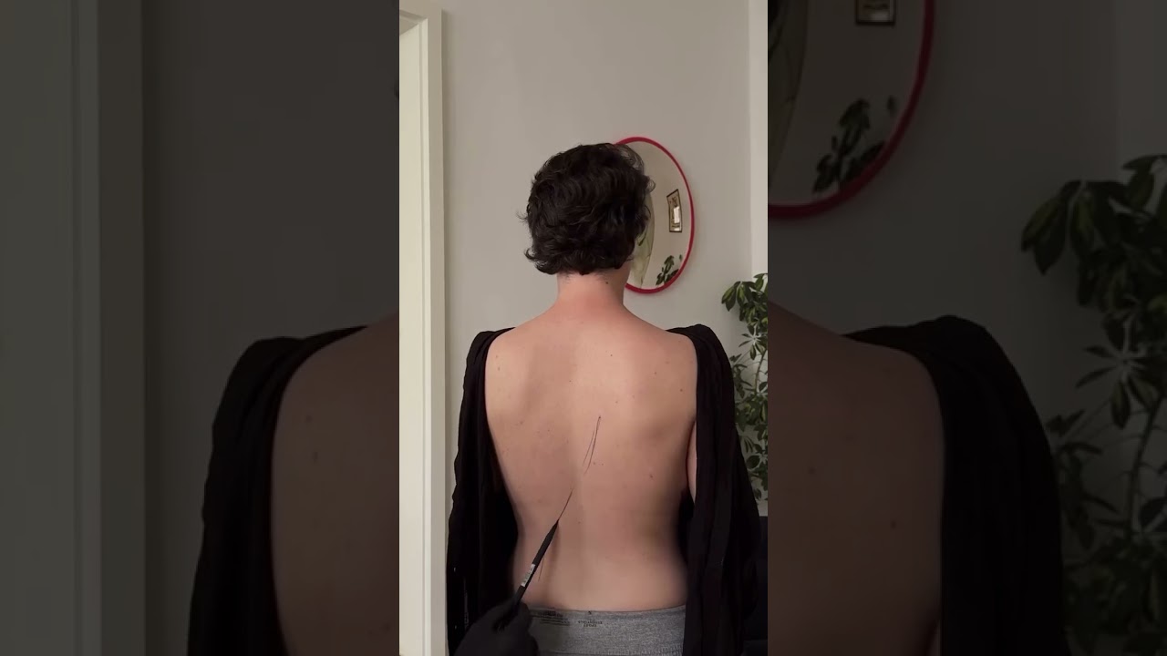 • @karu.tattoo freehand abstract flower back piece for @liaschulte 🌸🫂 thanks for traveling all