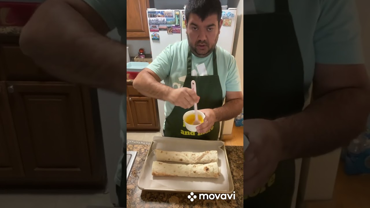 Горячий завтрак ( лаваш, ветчина, сыр и желток) Hot breakfast (lavash, ham, cheese and yolk)