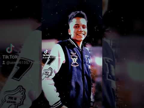 ضحكتي بس بتطلع لما بكون بتصور صورة