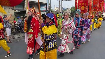 Bước chân xuất phát diễu hành đầu tiên chào đón Tết Nguyên Tiêu tại Quận 5 năm 2025.