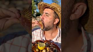 Vieiras a la parrilla con concha en Leña de Sarmiento.