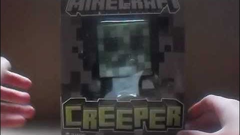 Minecraft Limited Edition Pixelated Creeper Vinyl Toy Review