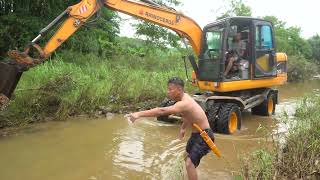 Fishing Technology Use Large Excavator Harvesting Many Fish In At Stream, Fishing With Excavator
