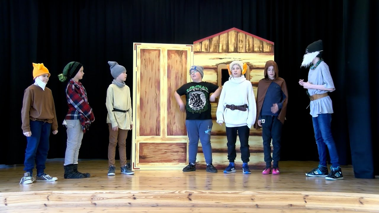 Lumivalgeke ja seitse pöialpoissi