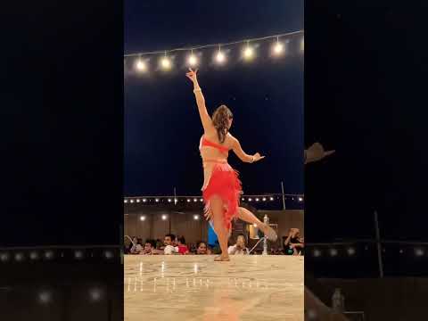 Belly dancing 💃 in Dubai – desert camping during Dubai tour #shorts