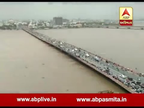 Surat: Flood in Tapi river water releases from Ukai dam - YouTube