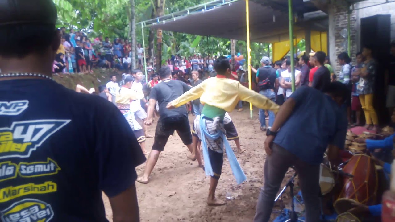 Babak terakhir Ebeg Puja Budaya desa sidanegara kecamatan kaligondang