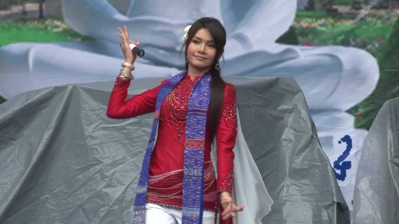 Tai Orathai ต่าย อรทัย 14 - เบิ่งนครพนม - Paris 24/06/2012