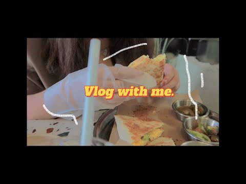 Vlog | 新腳架新口紅 逛文創市集 吃早午餐 跟新朋友吃飯🥳