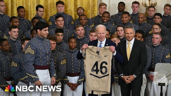 Biden Presents Commander In Chief S Trophy To The Army Black Knights