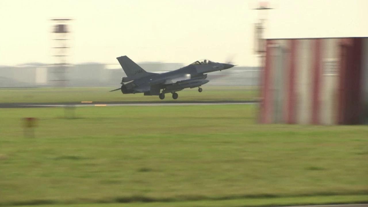 Spotters in extase door F-16's