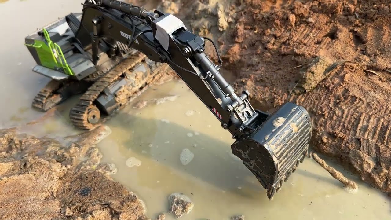 Test excavator huina 1953 - YouTube