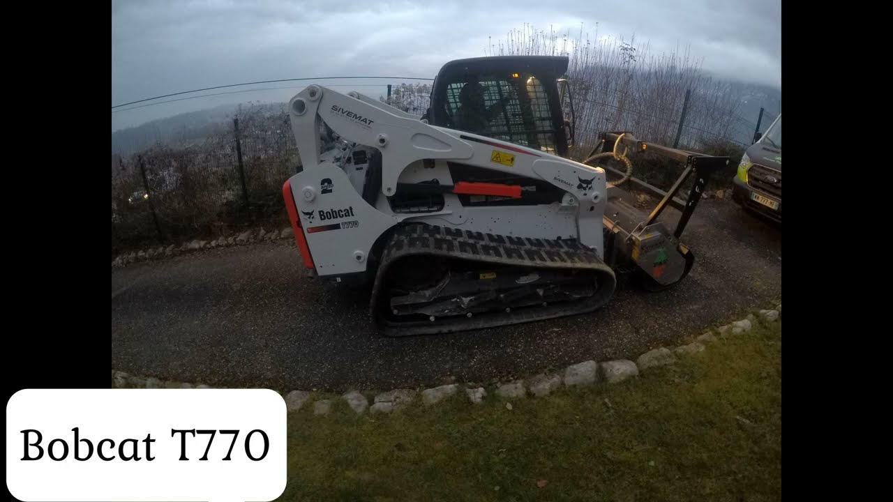 Bobcat T770 avec le "Broyeur forestier"