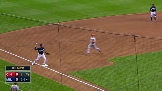 CIN@MIL: Ramirez starts a double play in the 9th